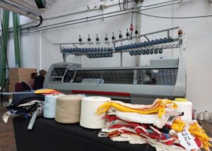 Flat bed knitting machine